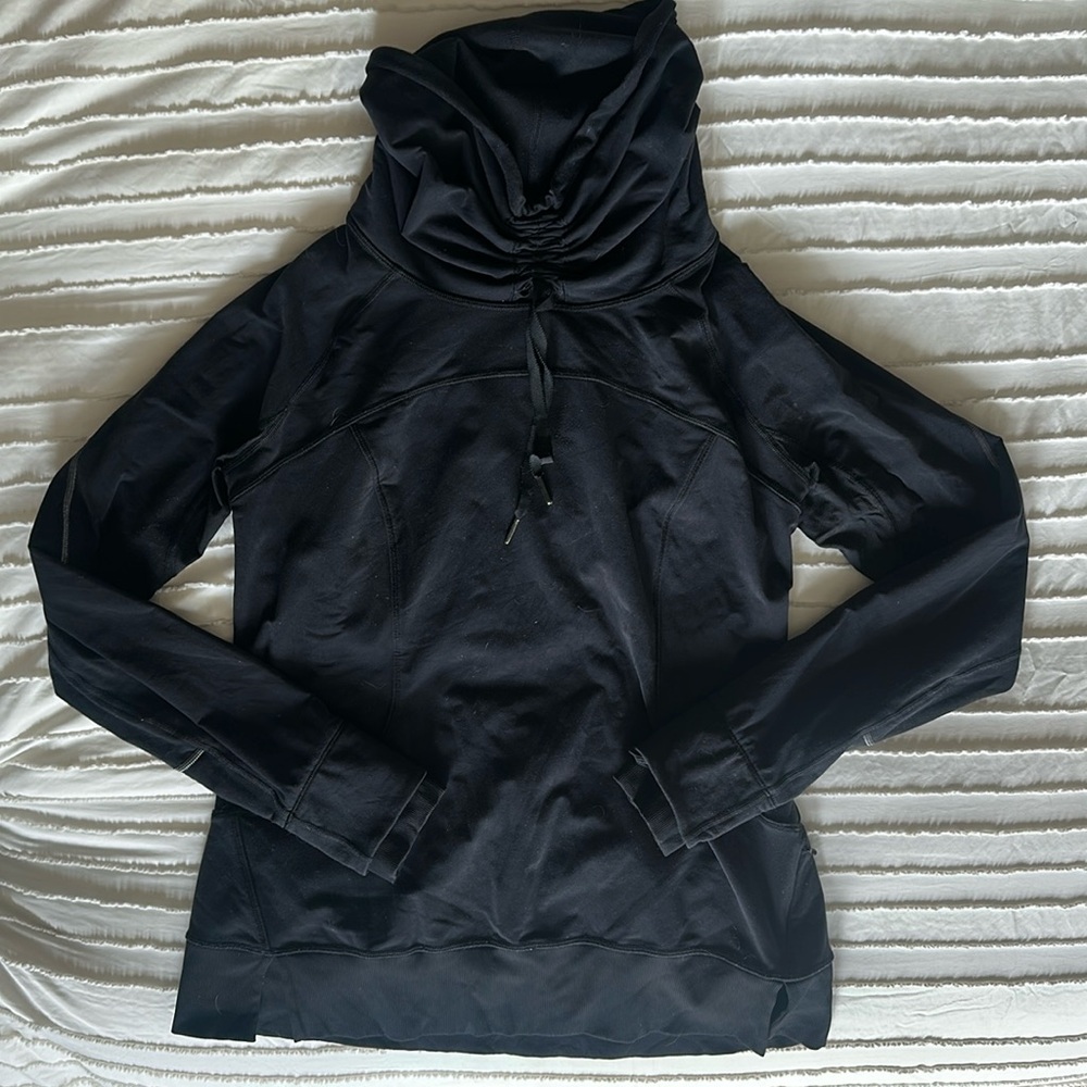 LULULEMON black long-sleeve
